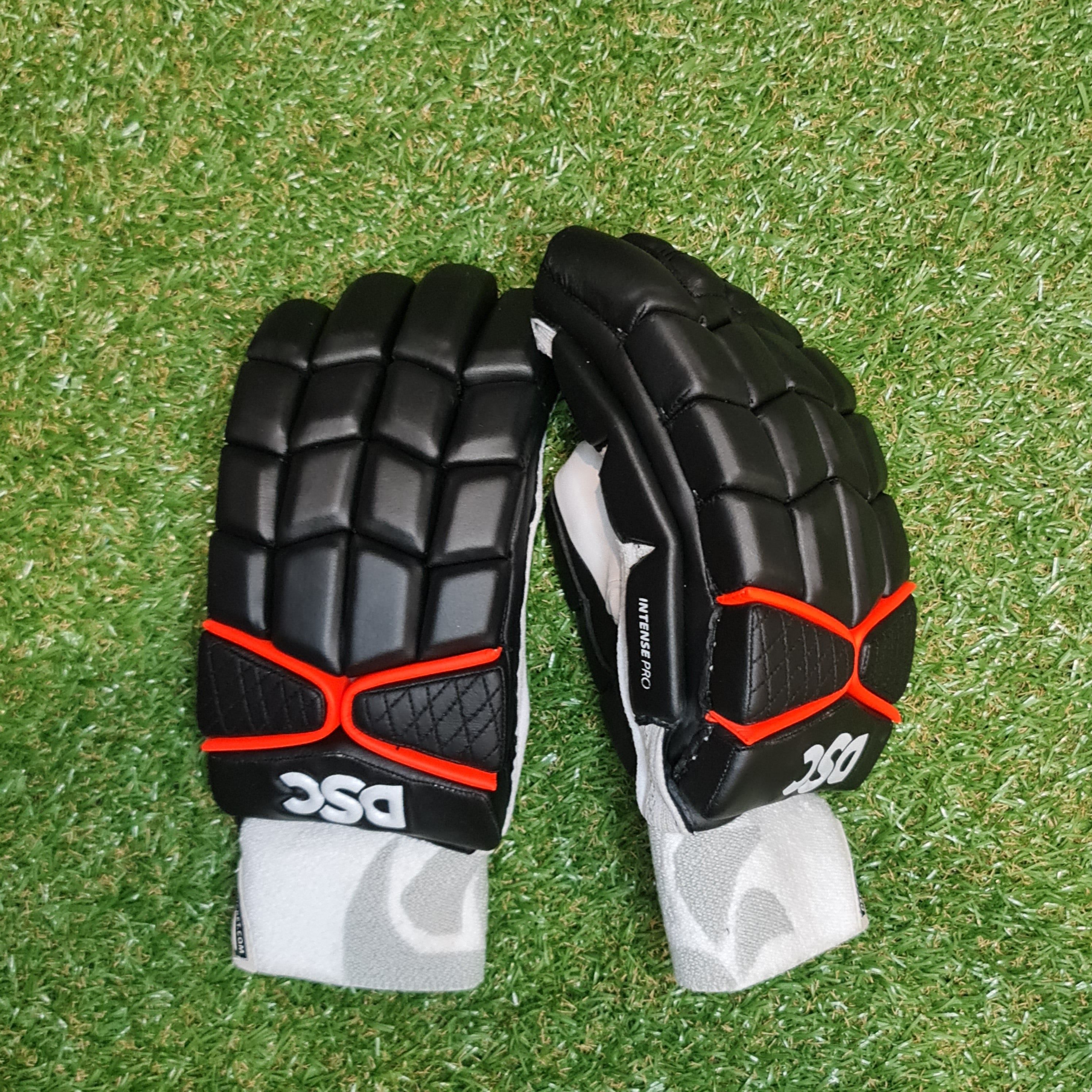 DSC INTENSE PRO BATTING GLOVES BLACK – MENS - SportsHQ