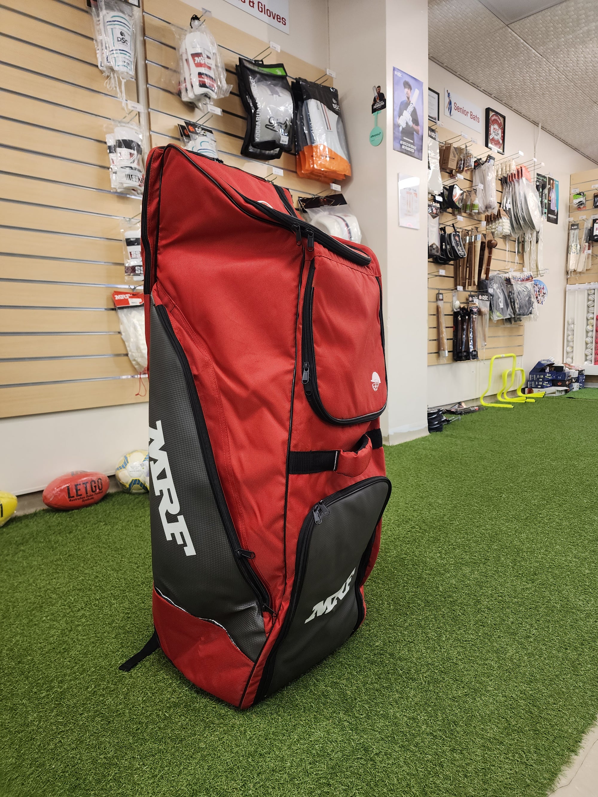 MRF GENIUS EMPEROR WHELLIE  KITBAG