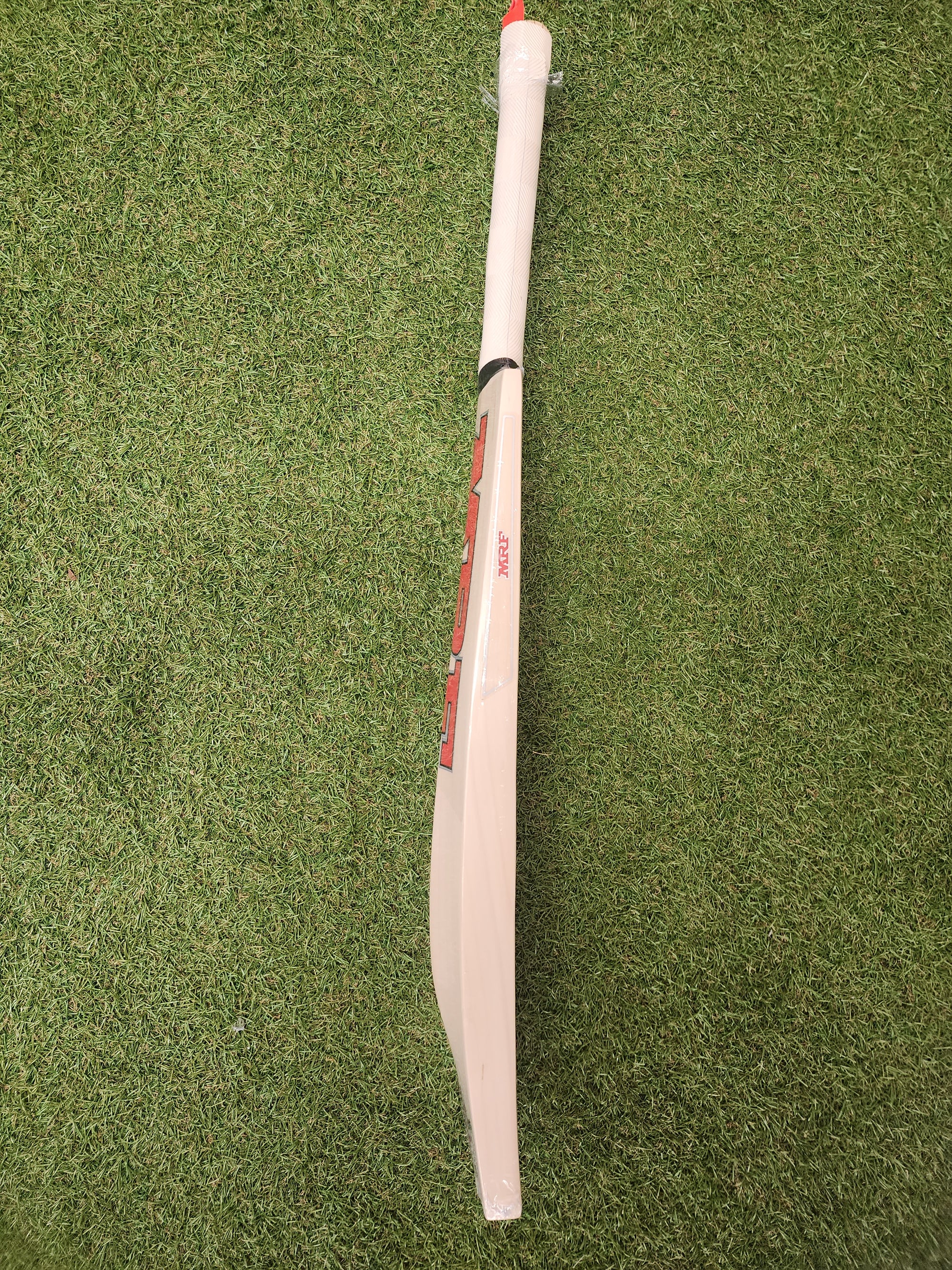 MRF CHAMP CRICKET BAT – BOYS/JUNIOR