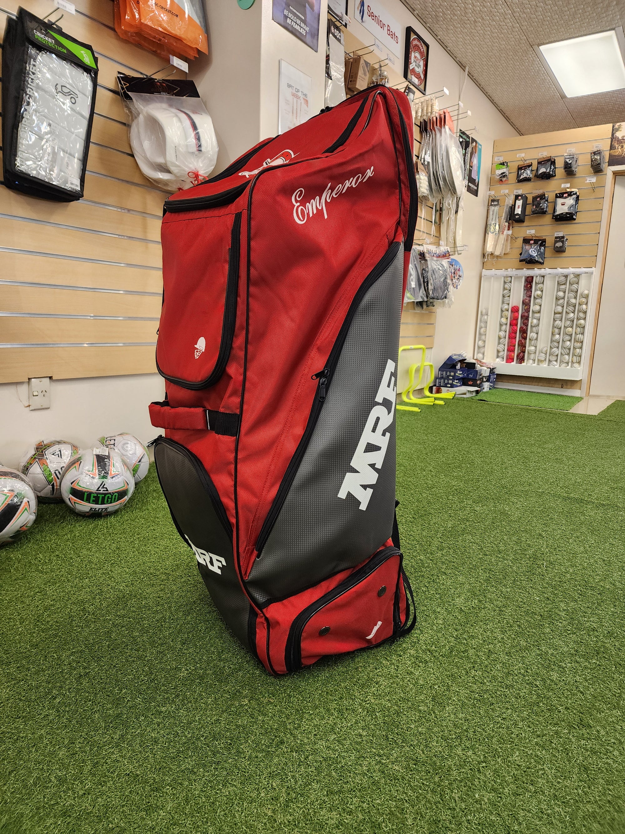 MRF GENIUS EMPEROR WHELLIE  KITBAG