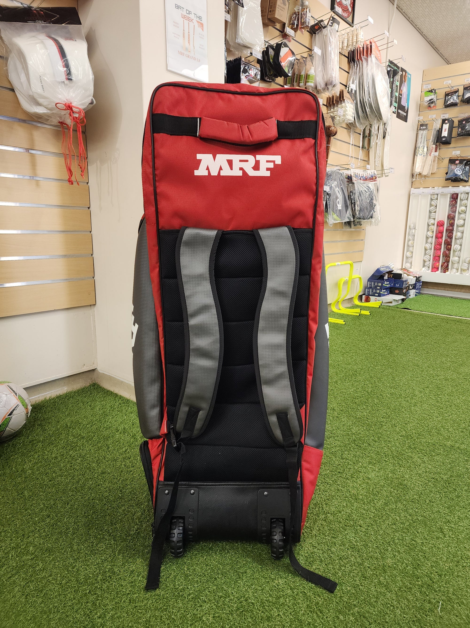MRF GENIUS EMPEROR WHELLIE  KITBAG